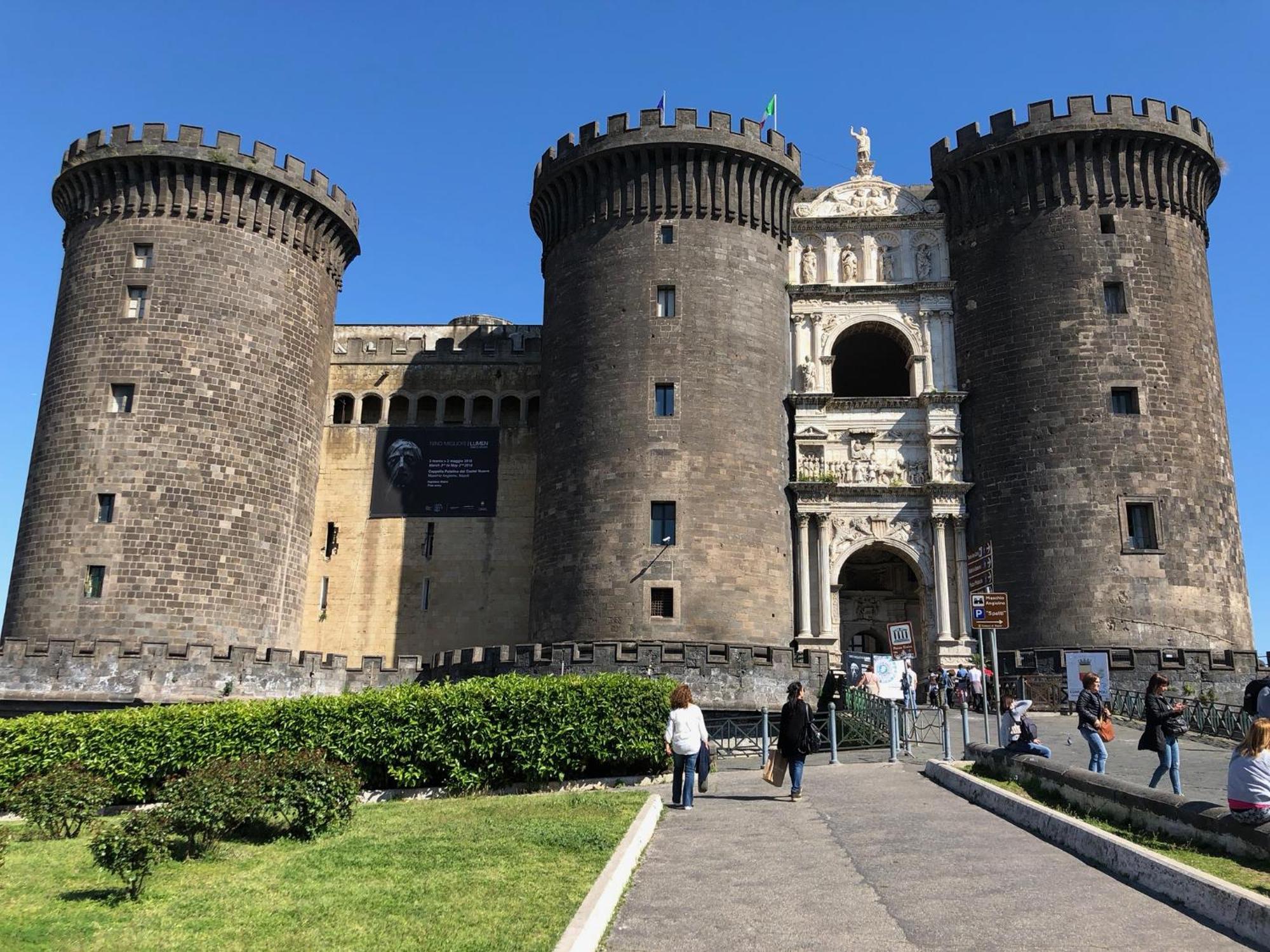 Toledostop Naples Exterior photo Castel Nuovo, Naples