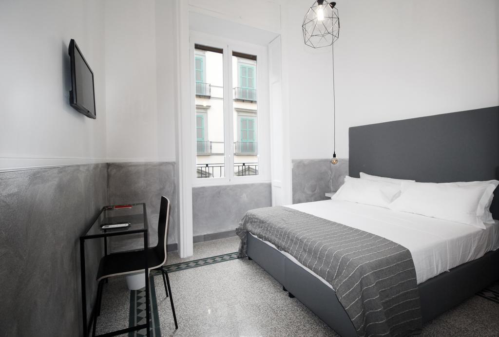 Toledostop Naples Exterior photo A room at the hotel