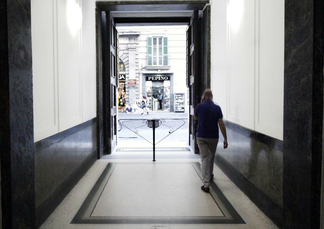 Toledostop Naples Exterior photo The entrance to the gallery