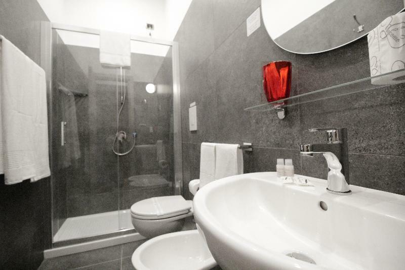Toledostop Naples Exterior photo A modern bathroom